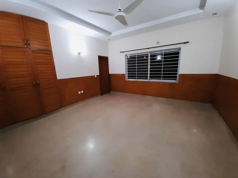 1 Kanal Beautiful 5Bed Double Unit House Available For Sale Ideal Location E-11 16