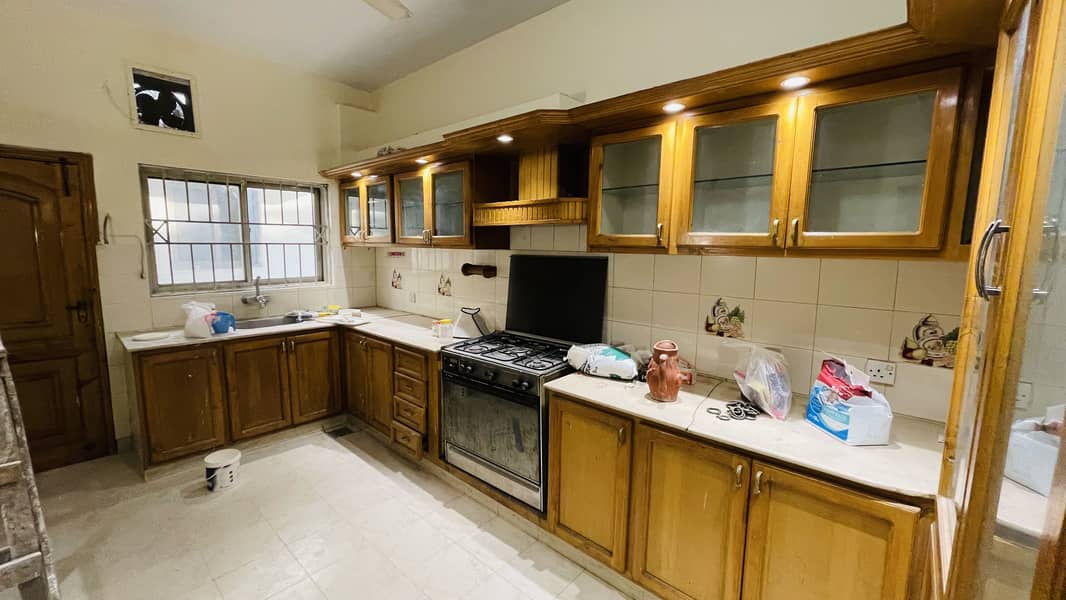 500Sq-Yard Beautiful 3Bed Separate Gate Upper Portion Available For Rent 11