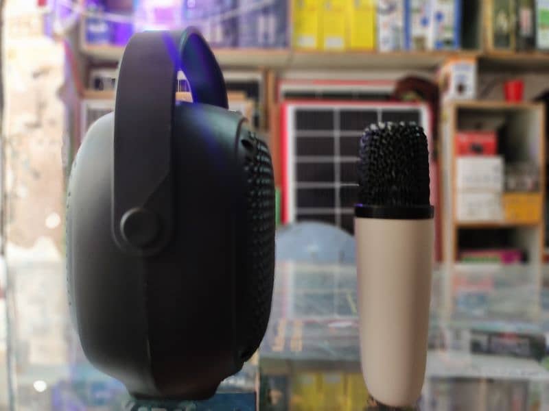 speaker with rechargeable mic 1