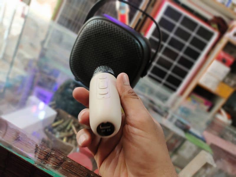 speaker with rechargeable mic 3