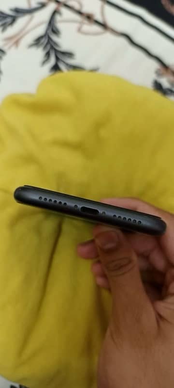 Iphone 11 good condition 2
