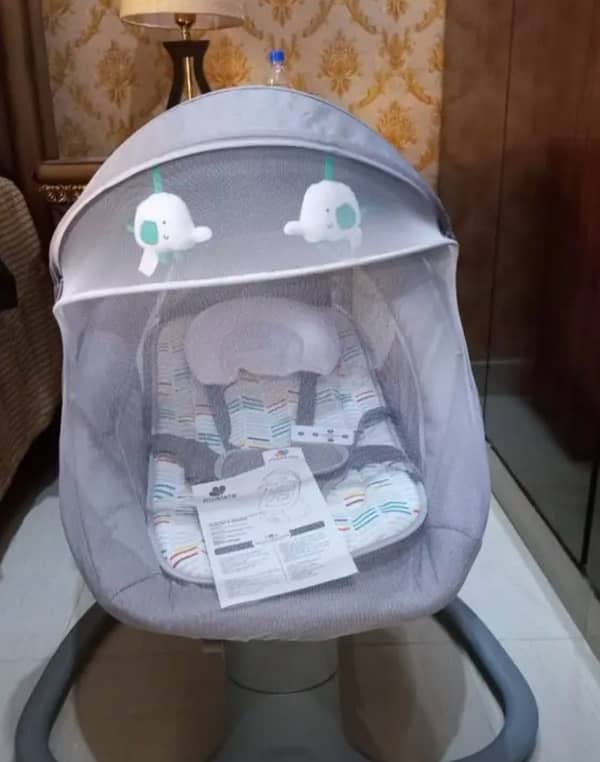 3 in 1 baby swing. . 1 week use 2