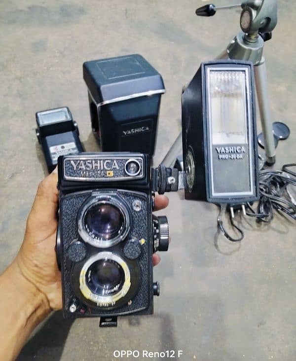 yashica 124 antique camera bilkul new 10/10 condition 3