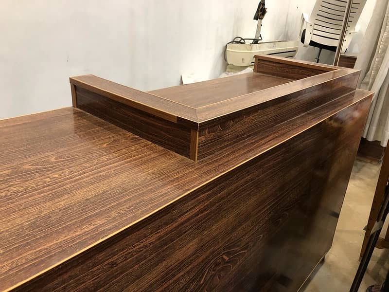 Reception counter 1