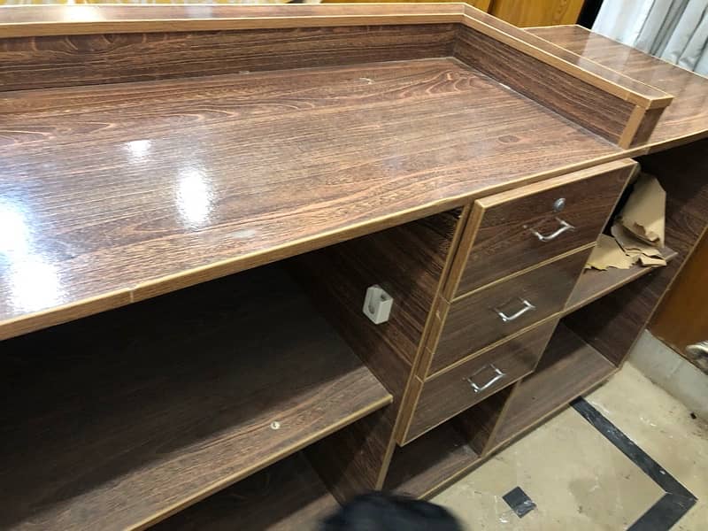 Reception counter 2
