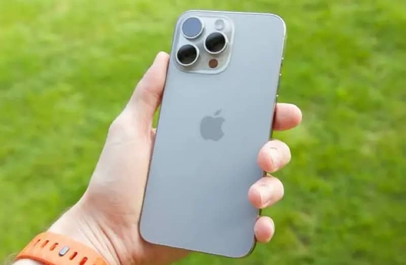 one hand use phone want to upgrade to 16 pro max 0