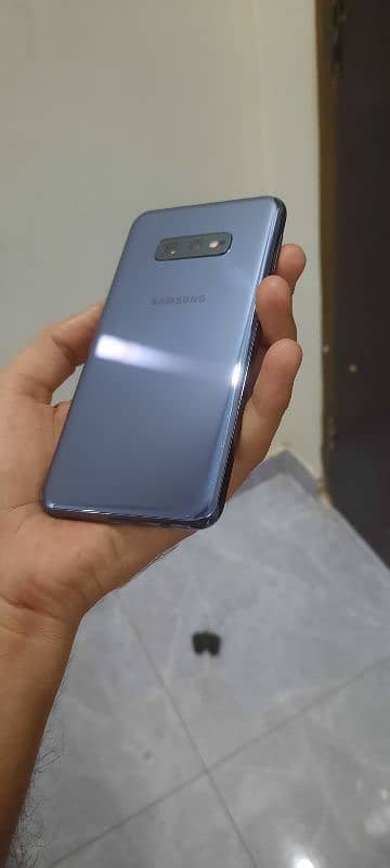 Samsung Galaxy S10e in good condition no dot / shade 6gb 128gb Non Pta 1