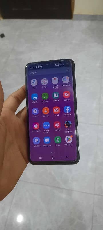 Samsung Galaxy S10e in good condition no dot / shade 6gb 128gb Non Pta 2