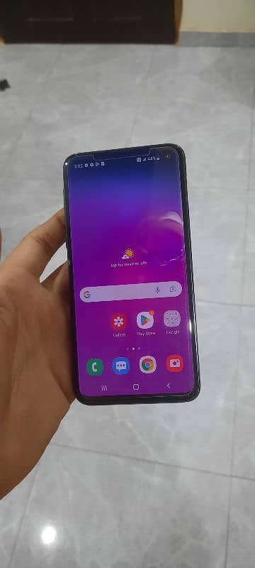 Samsung Galaxy S10e in good condition no dot / shade 6gb 128gb Non Pta 4