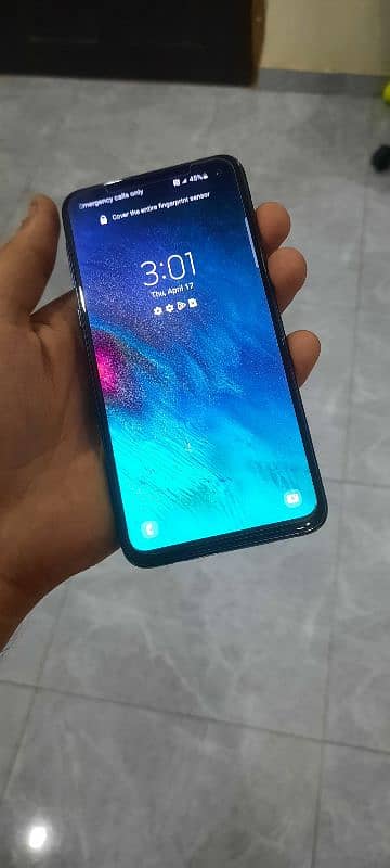 Samsung Galaxy S10e in good condition no dot / shade 6gb 128gb Non Pta 5