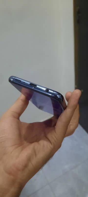 Samsung Galaxy S10e in good condition no dot / shade 6gb 128gb Non Pta 8