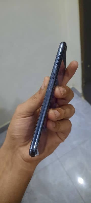 Samsung Galaxy S10e in good condition no dot / shade 6gb 128gb Non Pta 10