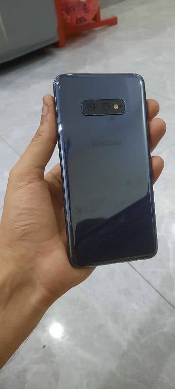 Samsung Galaxy S10e in good condition no dot / shade 6gb 128gb Non Pta 12
