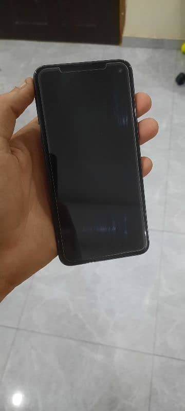 Samsung Galaxy S10e in good condition no dot / shade 6gb 128gb Non Pta 13