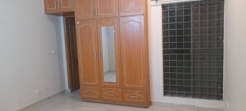 10 Marla Corner With Separate Gate House 2