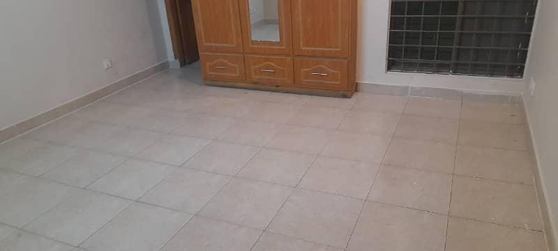 10 Marla Corner With Separate Gate House 3