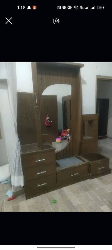 king sized dresser 2 mirror  4 big space drawz and 2 side tables 0