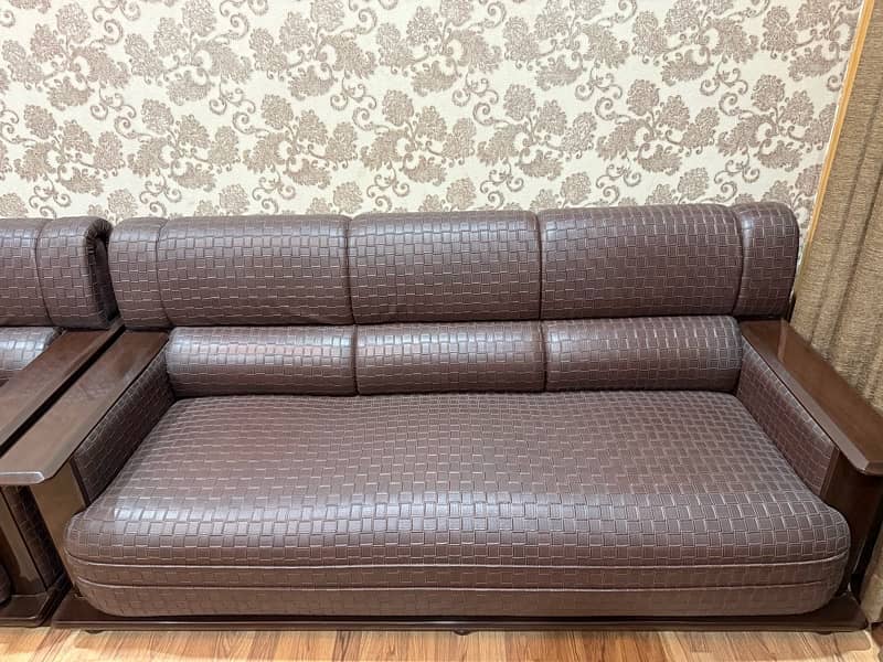 drawing room sofas and table 2