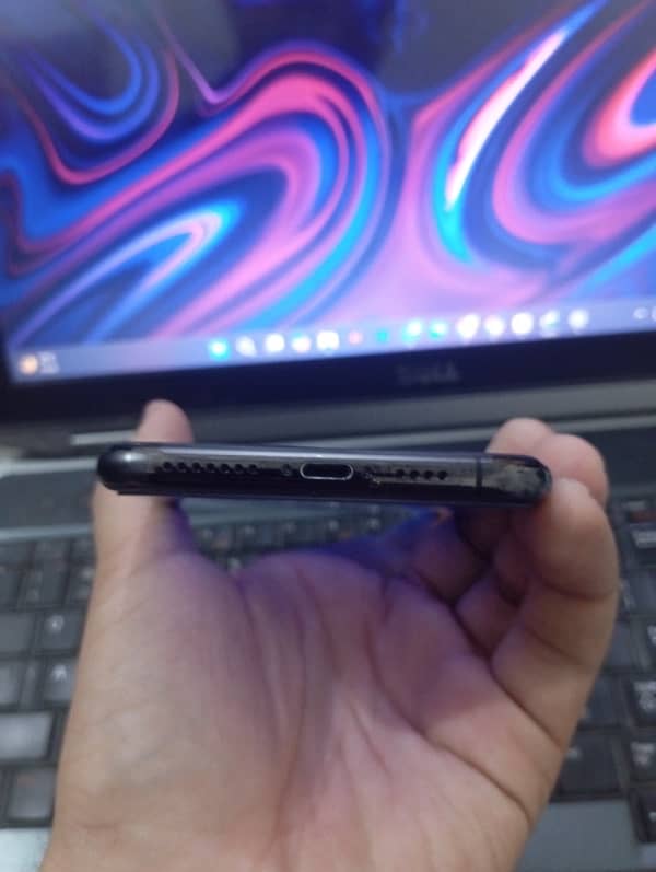 256 GB iPhone 11 Pro Max Non no scratch body no problem No PTA 18
