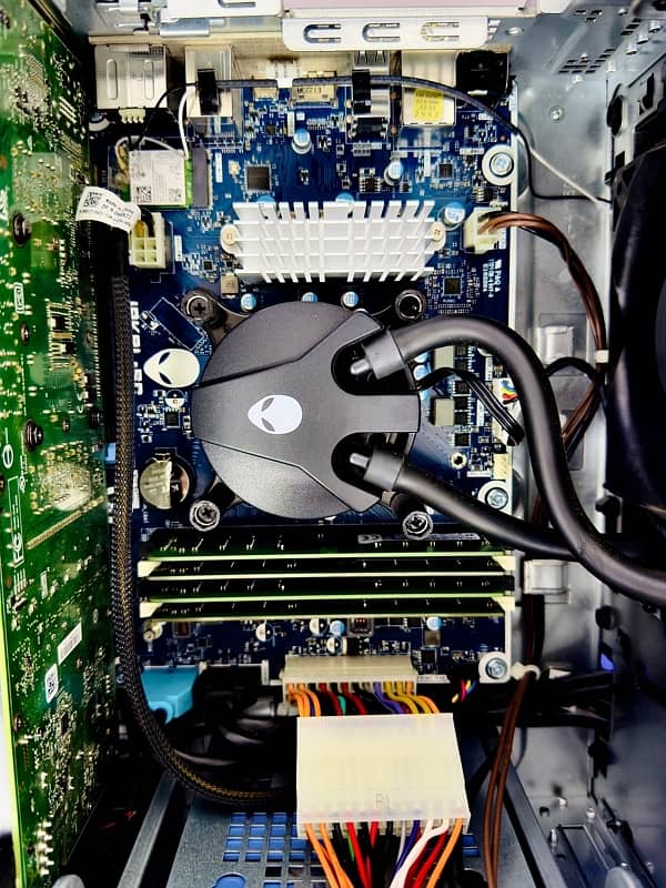 DELL AlienWare Aurora R6 1