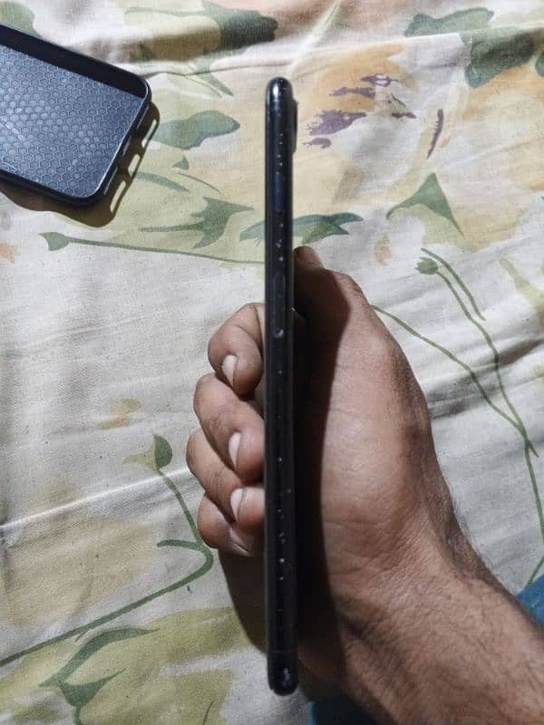 bht ashi chezz Hy 256 gb non pta sirf back camera wark ni kr rha 3