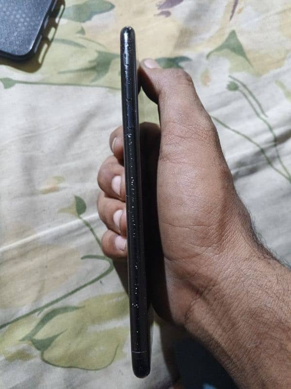 bht ashi chezz Hy 256 gb non pta sirf back camera wark ni kr rha 5