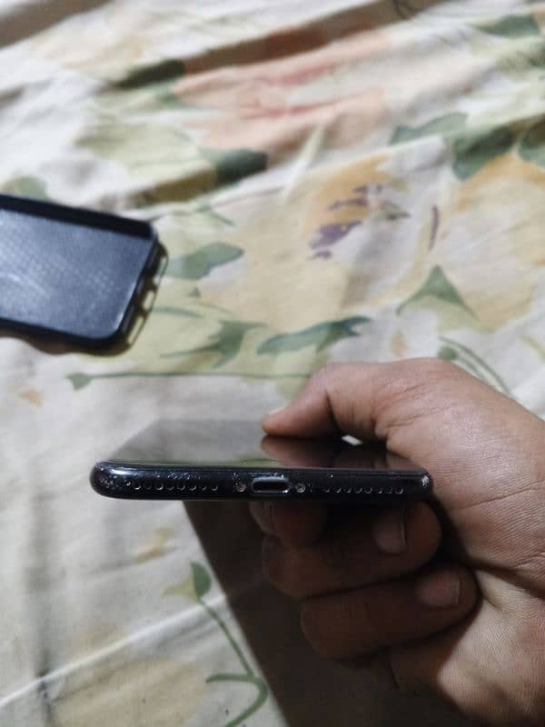 bht ashi chezz Hy 256 gb non pta sirf back camera wark ni kr rha 6