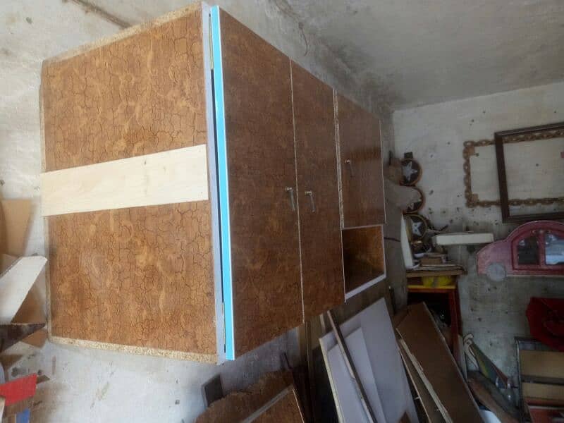 2ft/4ft 2nd hand kitchen cabinet available 3