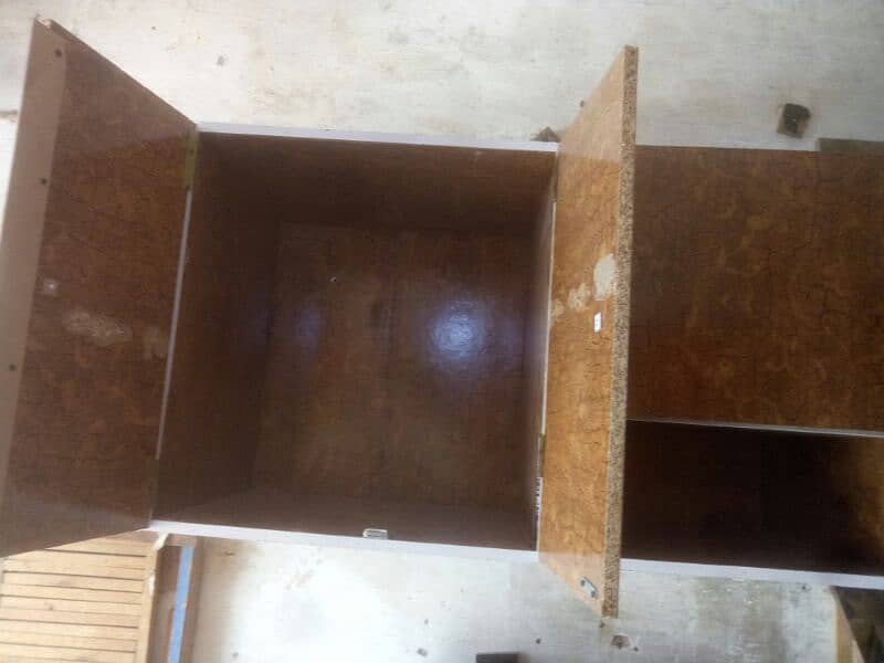 2ft/4ft 2nd hand kitchen cabinet available 4