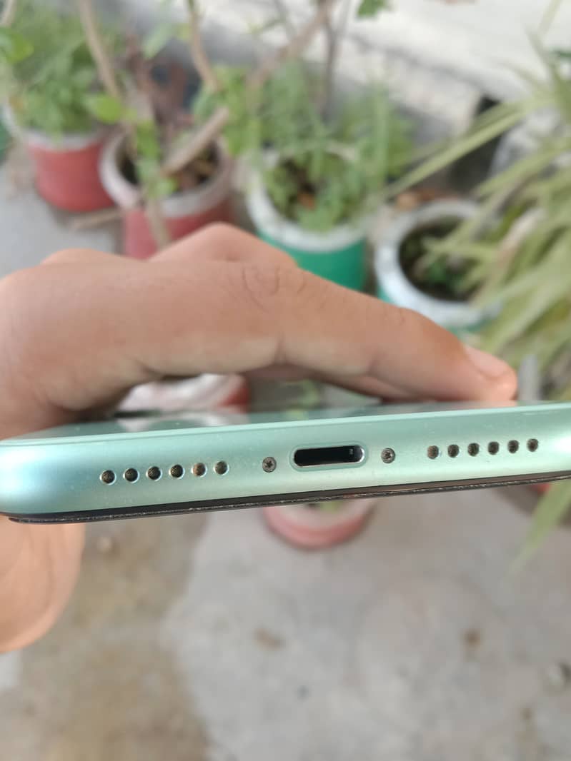 Iphone 11 all okay good condition 9.5/10 all okay no issue 64 gb 90%bh 4