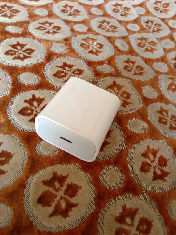 Apple 20W USB-C Power Adapter A2305 0