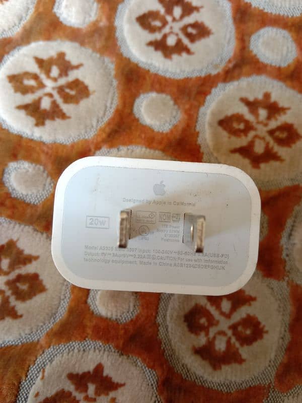 Apple 20W USB-C Power Adapter A2305 2