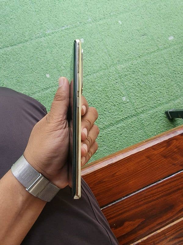 infinix zero 30 hai bilkul new hai complete saman hai 0