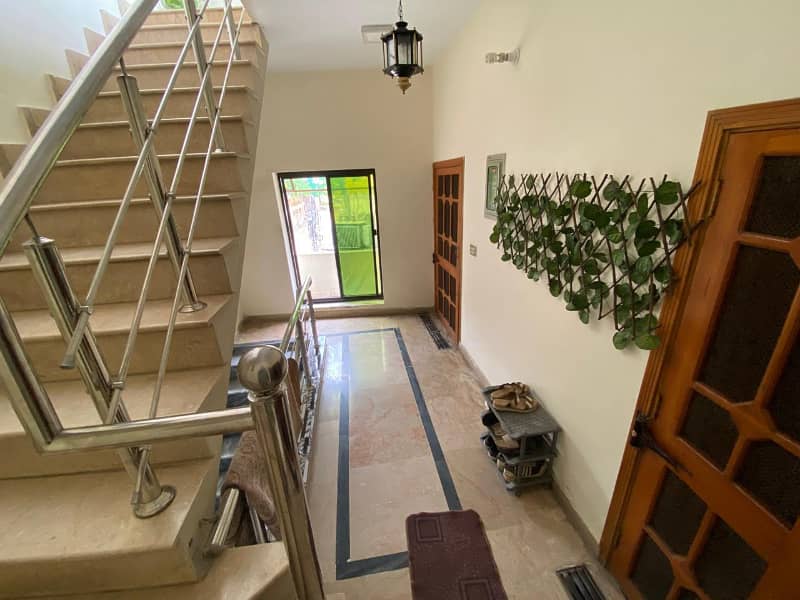 5 Marla Triple Storey Corner House With Sui Gas And Electricity Reasonable Price 9