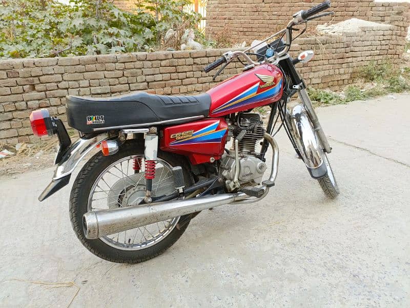 Honda CG 135 2007 Original Condition Lahore num open transfer old book 2