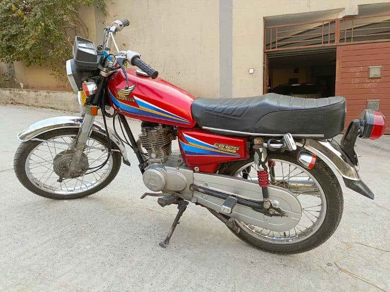 Honda CG 135 2007 Original Condition Lahore num open transfer old book 9