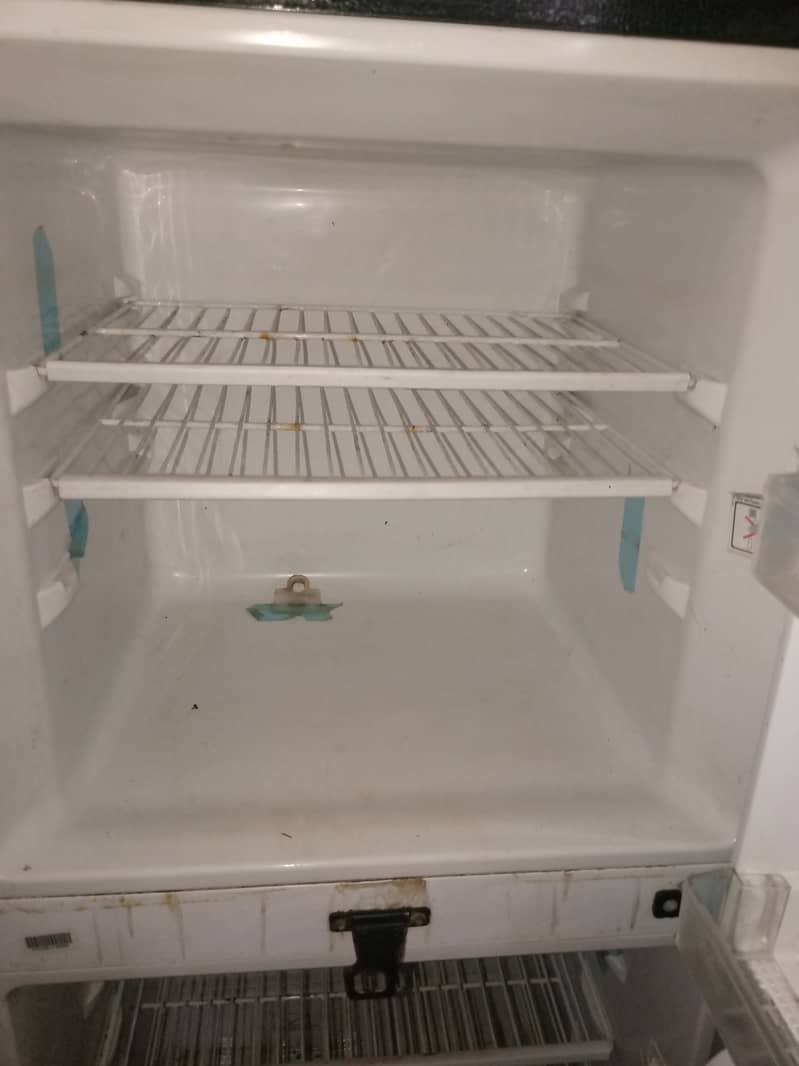 Downlance invertor fridge urgently sale 2