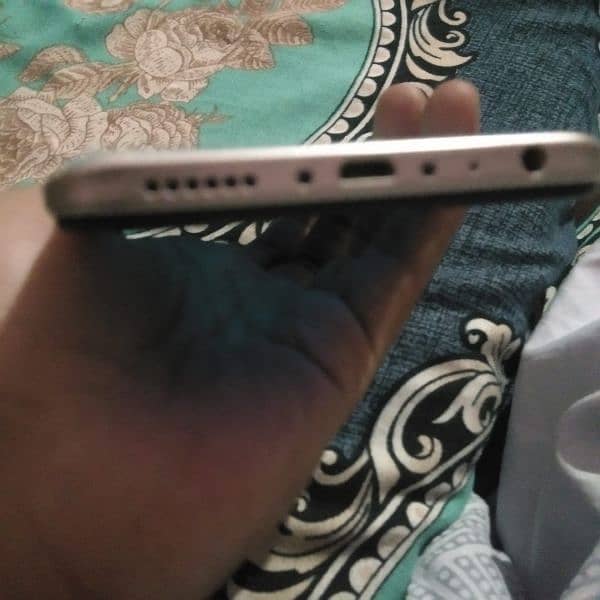 vivo y 19 8/256 5000 mh battery dual sim offical Pta proved with box . 3