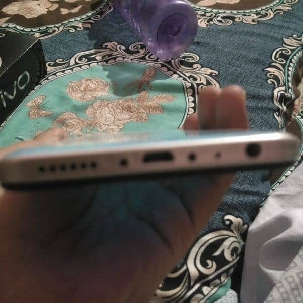 vivo y 19 8/256 5000 mh battery dual sim offical Pta proved with box . 4