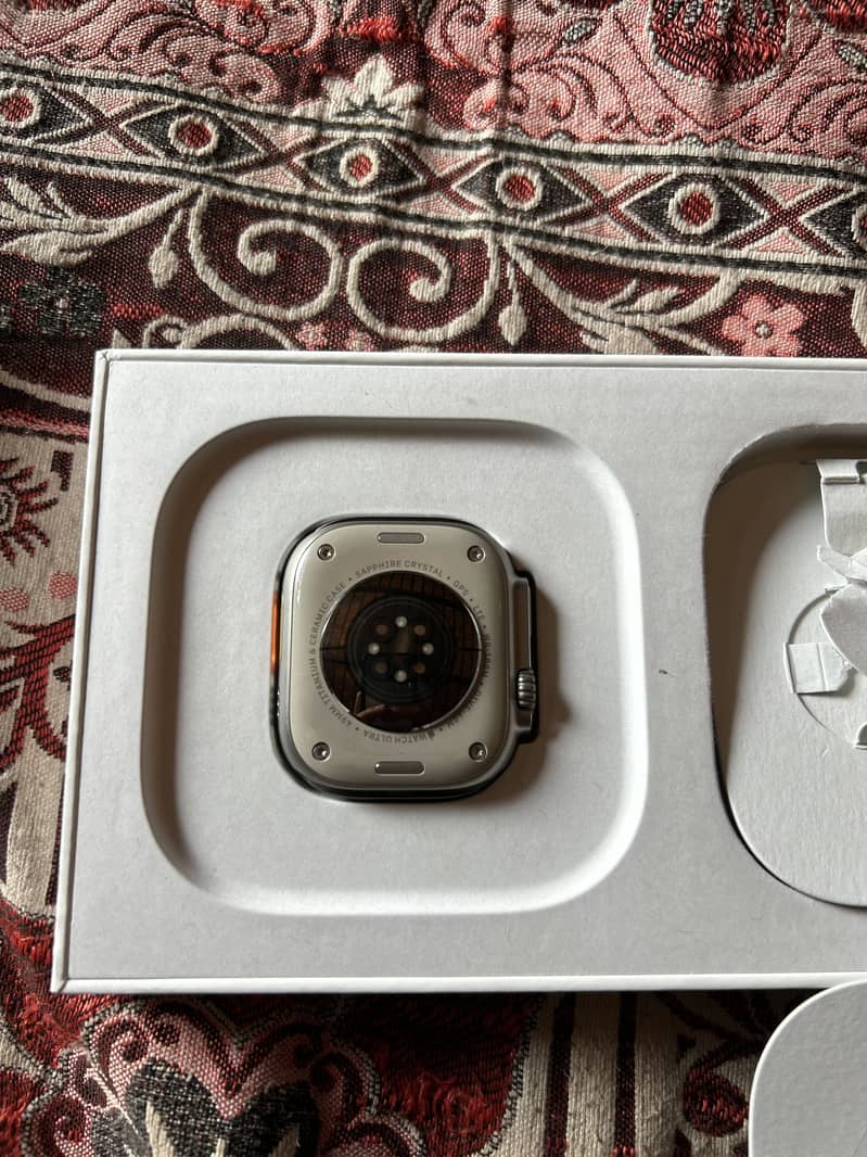 Apple Watch Ultra 2 49mm Titanium olive Alpine loop 1