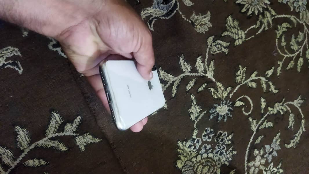Iphone x 256gb face id ok truetone on all on no fault 1