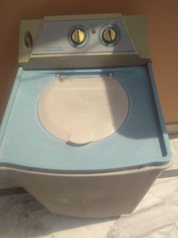 spin dryer. works perfectly. dries clothes like it is used to 0