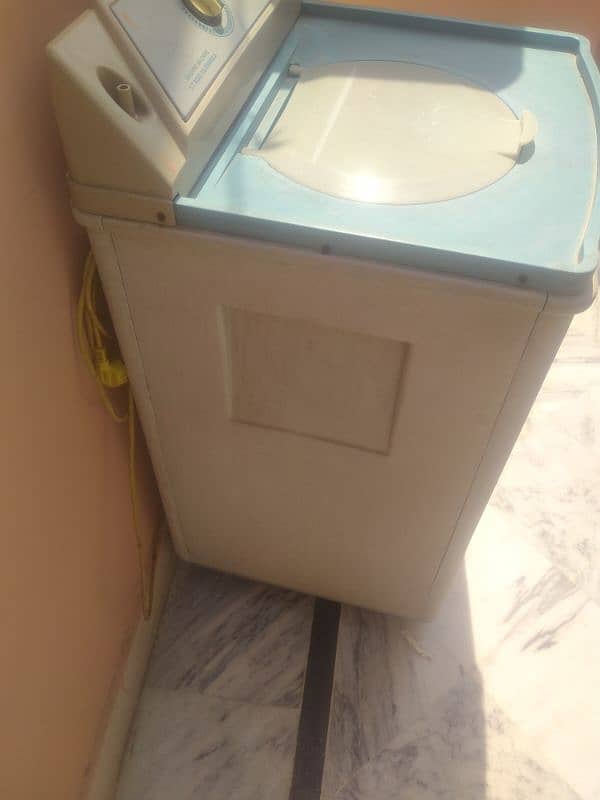 spin dryer. works perfectly. dries clothes like it is used to 2