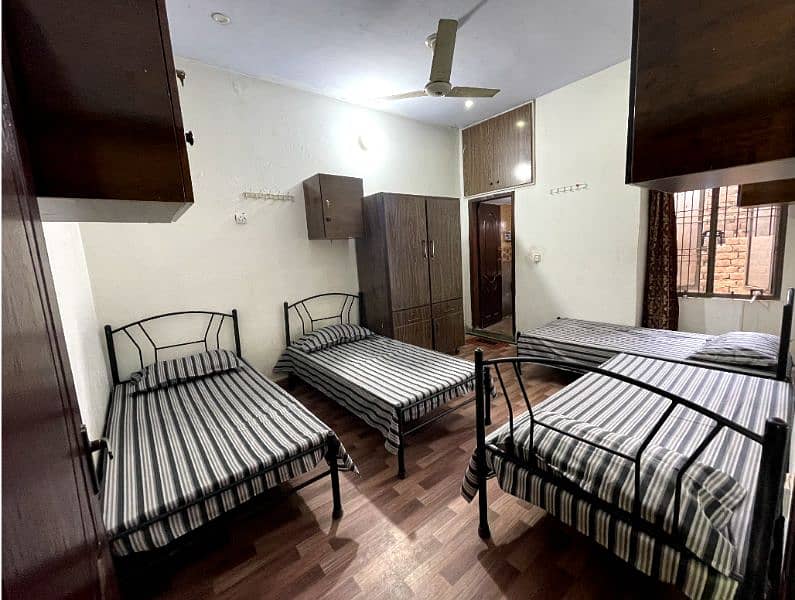 Raza boys Hostel single and sharing seat available 10