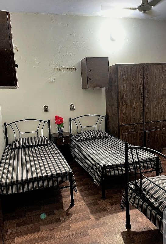 Raza boys Hostel single and sharing seat available 11