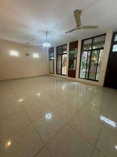 1 Kanal House Available For Family & Office