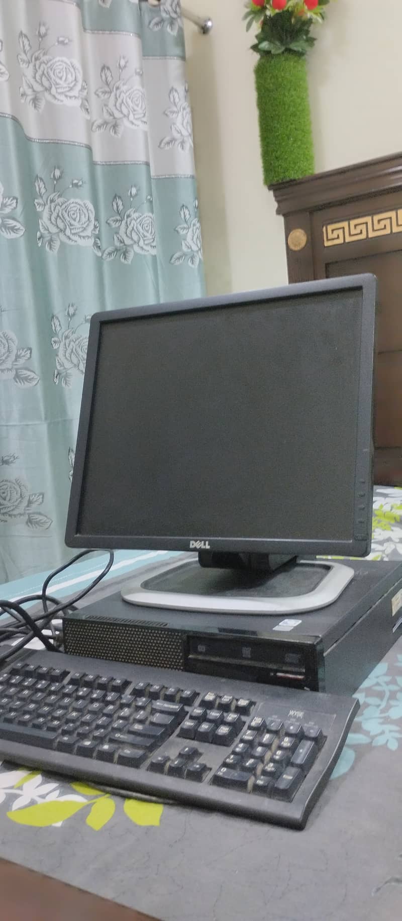 Lenovo PC and Dell LCD 21 inch and keyboard with all wires 0