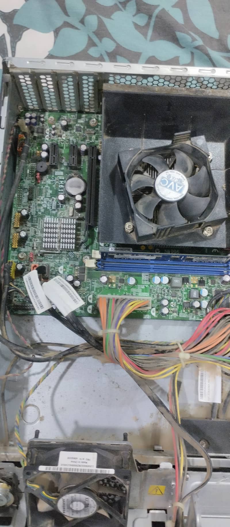 Lenovo PC and Dell LCD 21 inch and keyboard with all wires 4