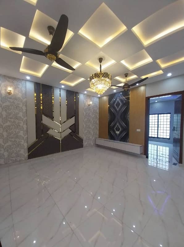 Double Storey 10 Marla House Available In Central Park - Block G For sale 2