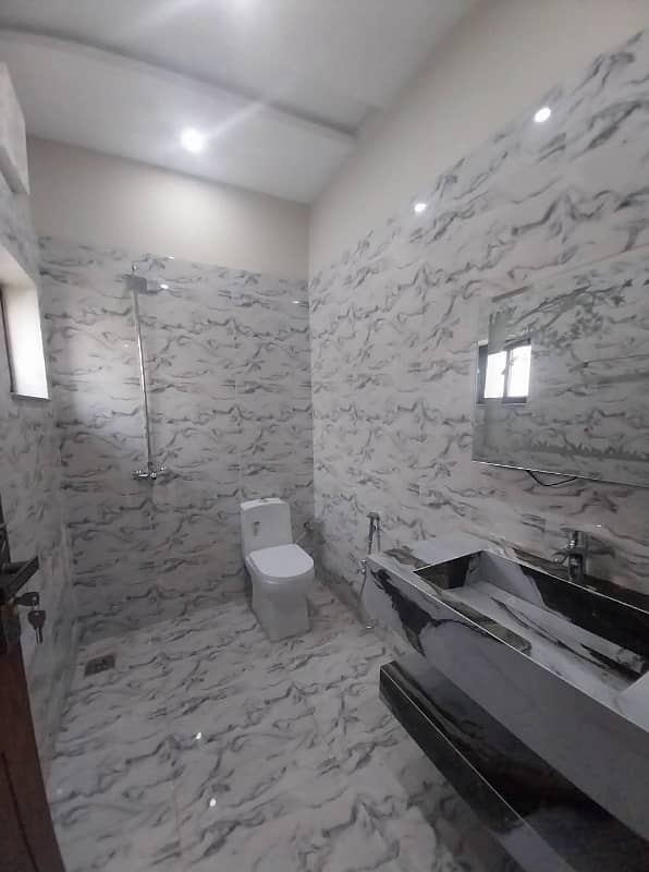 Double Storey 10 Marla House Available In Central Park - Block G For sale 3